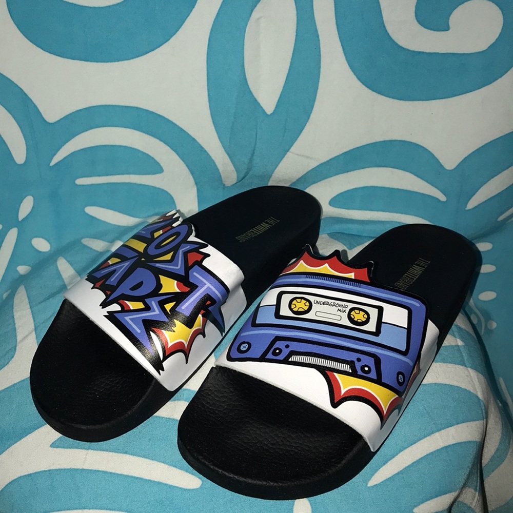 The White Brand Lost Tape slides, Sz 10